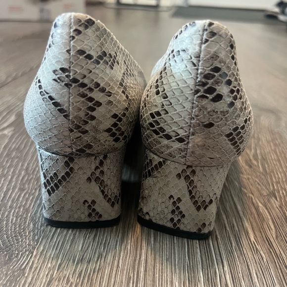 Franco Sarto Women's Snakeskin Black and White Courts - Picture 5 of 8